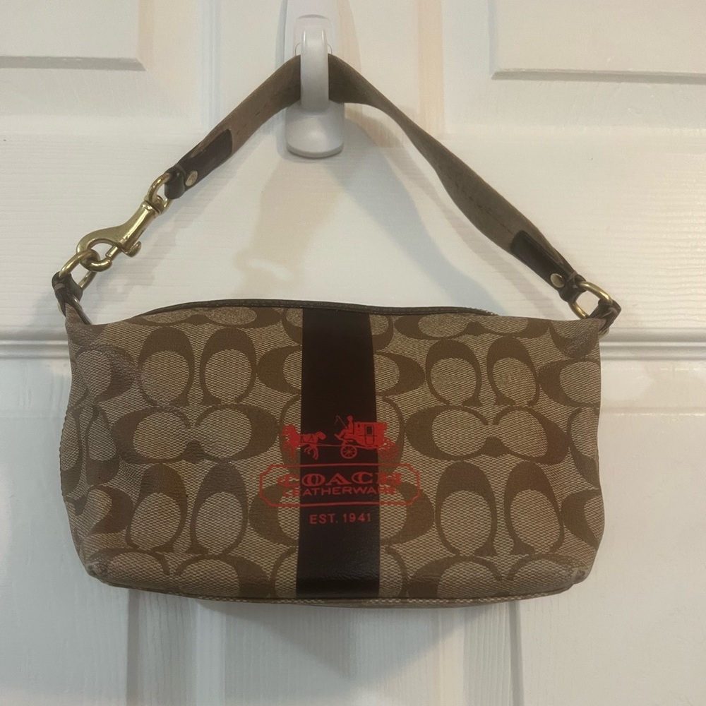Coach signature tan mini bucket bag 
Gentle used.